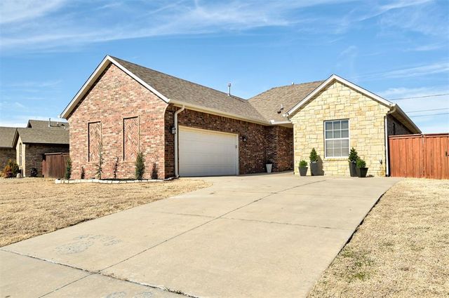 849 SW 10th Street, Moore, OK 73160