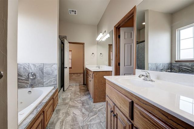 849 SW 10th Street, Moore, OK 73160