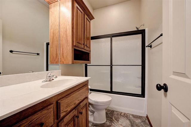 849 SW 10th Street, Moore, OK 73160