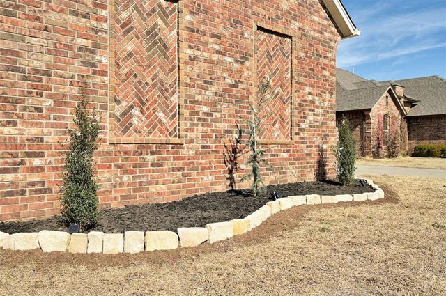 849 SW 10th Street, Moore, OK 73160