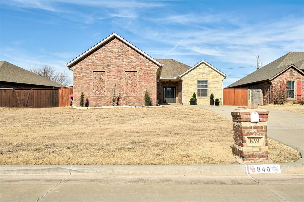 849 SW 10th Street, Moore, OK 73160