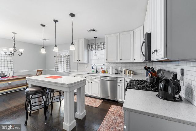 25 W MAPLE AVE, Shrewsbury, PA 17361