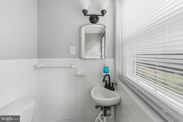 25 W MAPLE AVE, Shrewsbury, PA 17361