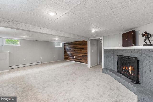 25 W MAPLE AVE, Shrewsbury, PA 17361