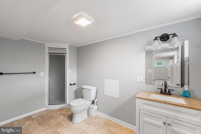 25 W MAPLE AVE, Shrewsbury, PA 17361