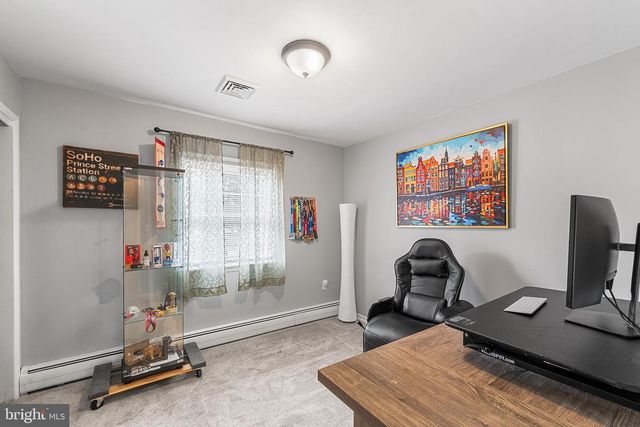 25 W MAPLE AVE, Shrewsbury, PA 17361