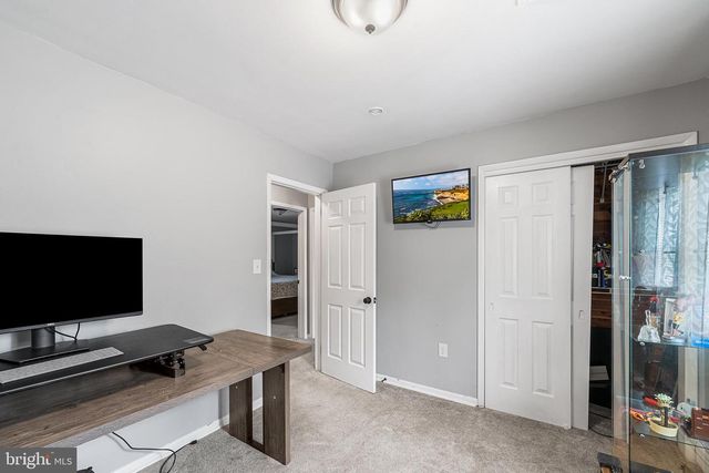 25 W MAPLE AVE, Shrewsbury, PA 17361