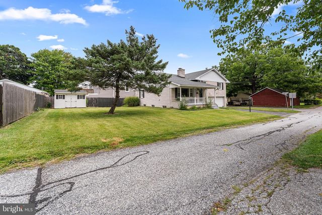 25 W MAPLE AVE, Shrewsbury, PA 17361