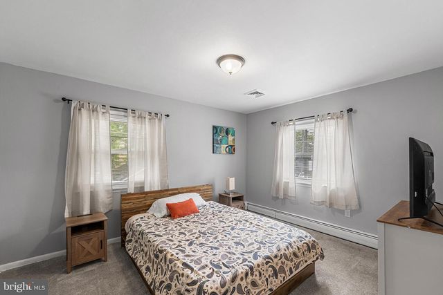 25 W MAPLE AVE, Shrewsbury, PA 17361