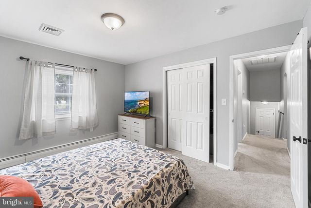 25 W MAPLE AVE, Shrewsbury, PA 17361