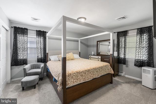 25 W MAPLE AVE, Shrewsbury, PA 17361