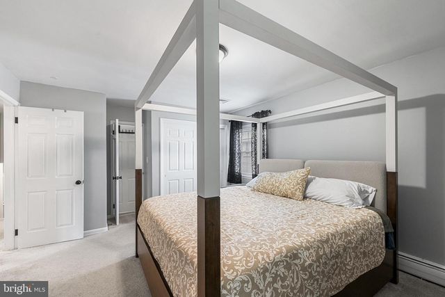 25 W MAPLE AVE, Shrewsbury, PA 17361