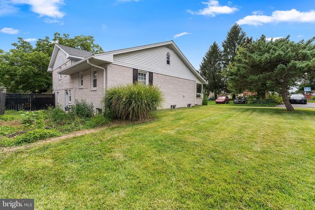 25 W MAPLE AVE, Shrewsbury, PA 17361