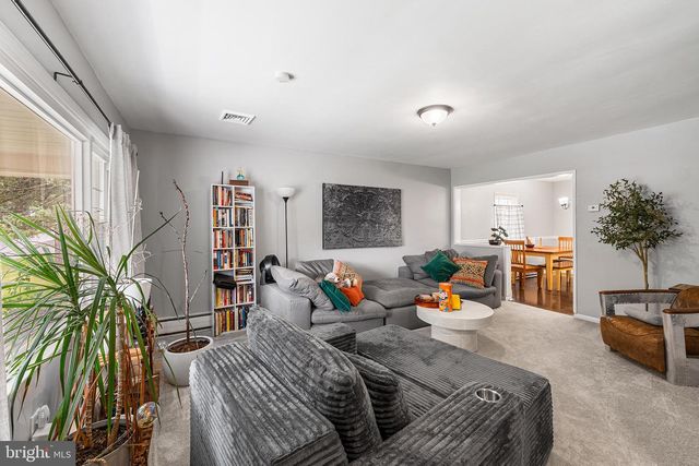 25 W MAPLE AVE, Shrewsbury, PA 17361