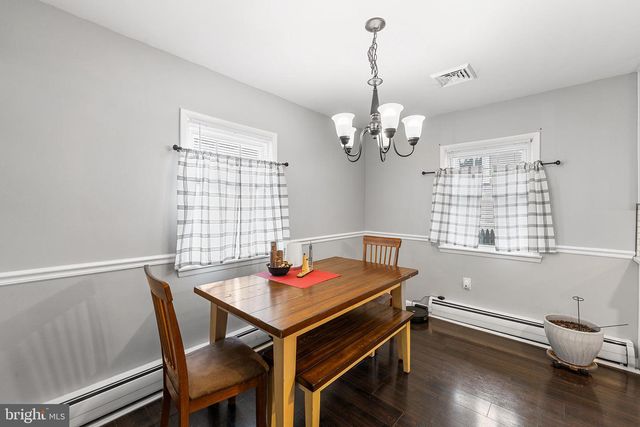 25 W MAPLE AVE, Shrewsbury, PA 17361