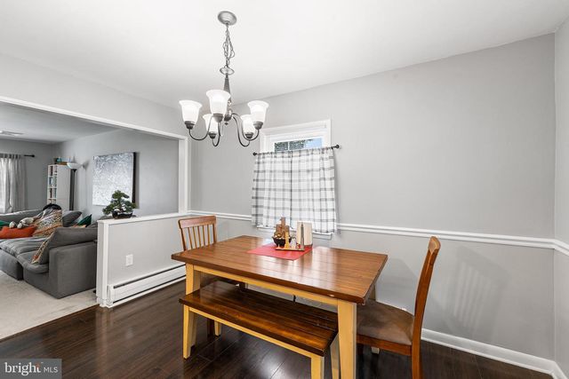 25 W MAPLE AVE, Shrewsbury, PA 17361