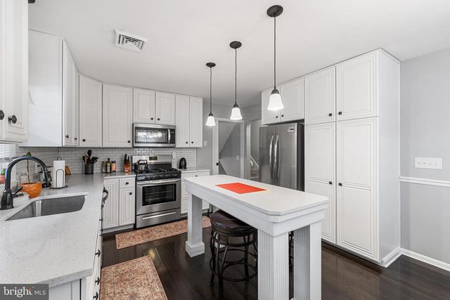 25 W MAPLE AVE, Shrewsbury, PA 17361