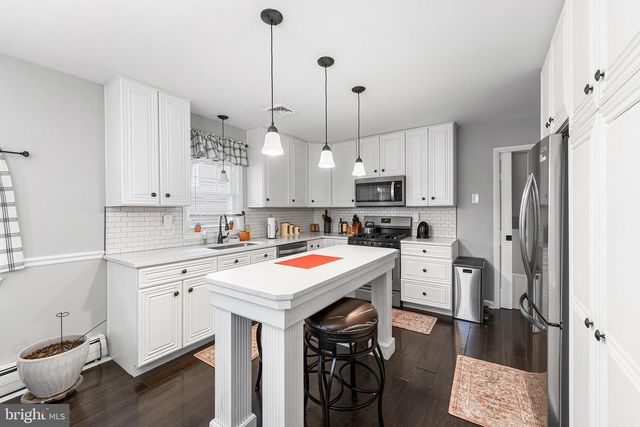 25 W MAPLE AVE, Shrewsbury, PA 17361