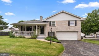 25 W MAPLE AVE, Shrewsbury, PA 17361