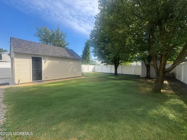18 Bay Avenue, North Middletown, NJ 07748