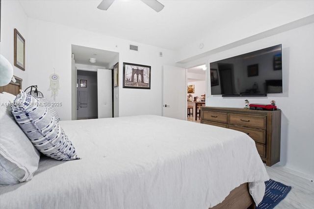 488 NE 18th St 1806, Miami, FL 33132