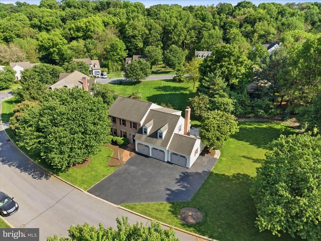 9 ROUND HOUSE DR, Lititz, PA 17543