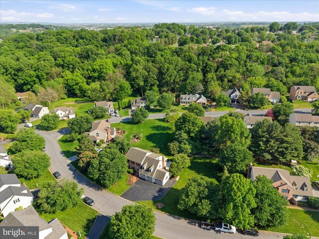 9 ROUND HOUSE DR, Lititz, PA 17543