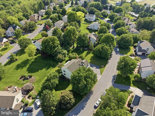 9 ROUND HOUSE DR, Lititz, PA 17543