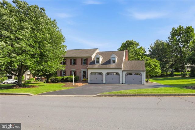 9 ROUND HOUSE DR, Lititz, PA 17543