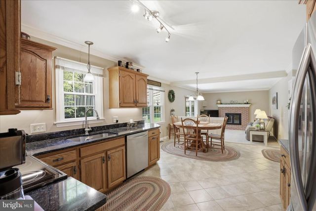 9 ROUND HOUSE DR, Lititz, PA 17543