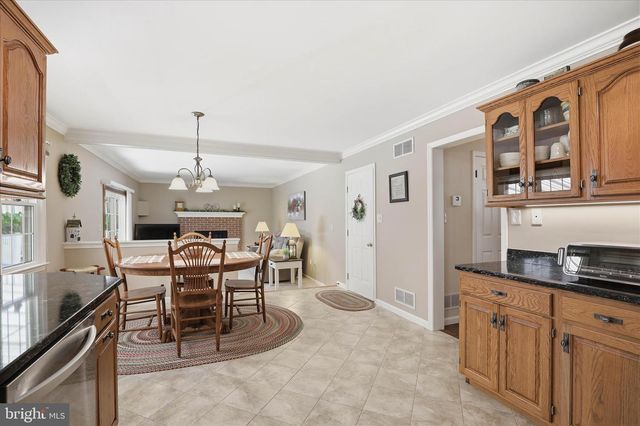 9 ROUND HOUSE DR, Lititz, PA 17543