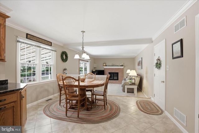 9 ROUND HOUSE DR, Lititz, PA 17543