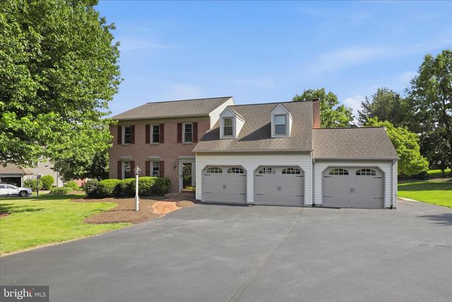 9 ROUND HOUSE DR, Lititz, PA 17543