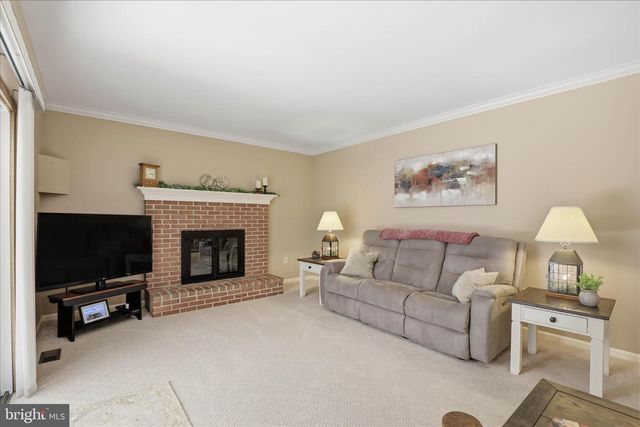 9 ROUND HOUSE DR, Lititz, PA 17543