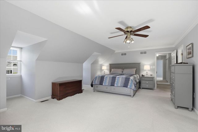 9 ROUND HOUSE DR, Lititz, PA 17543
