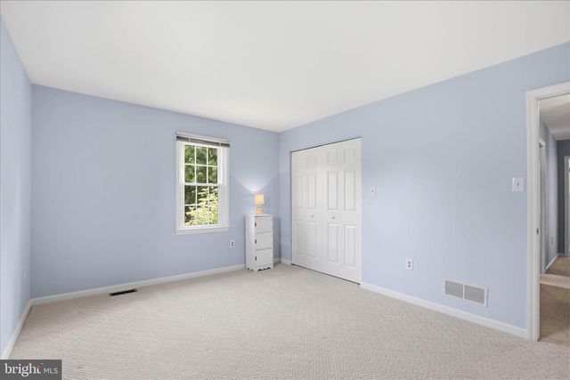 9 ROUND HOUSE DR, Lititz, PA 17543