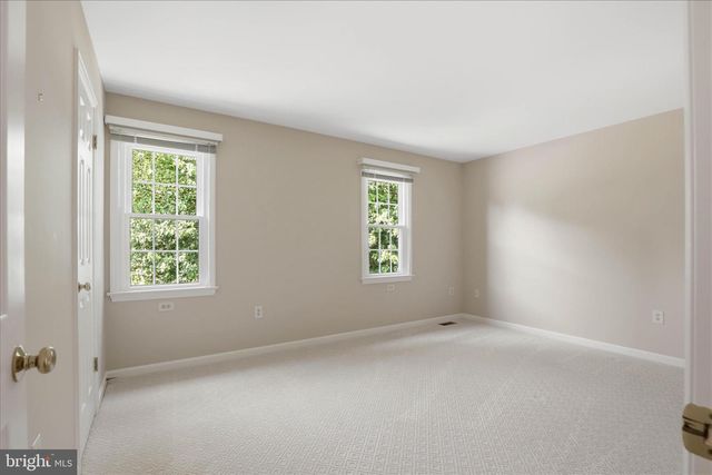9 ROUND HOUSE DR, Lititz, PA 17543