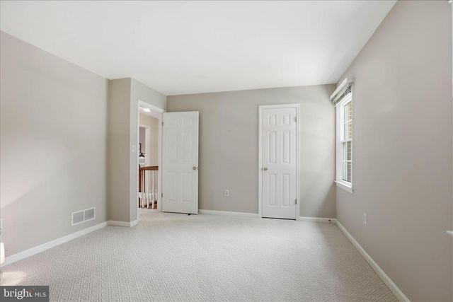 9 ROUND HOUSE DR, Lititz, PA 17543