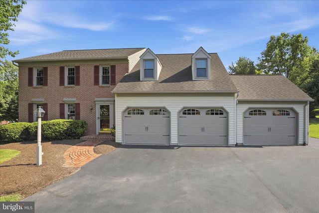 9 ROUND HOUSE DR, Lititz, PA 17543