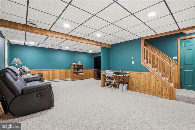 9 ROUND HOUSE DR, Lititz, PA 17543
