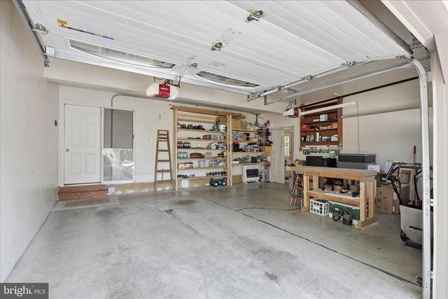 9 ROUND HOUSE DR, Lititz, PA 17543