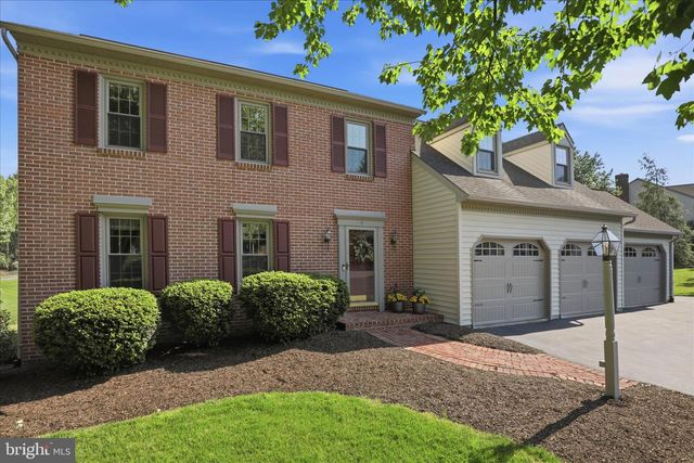 9 ROUND HOUSE DR, Lititz, PA 17543