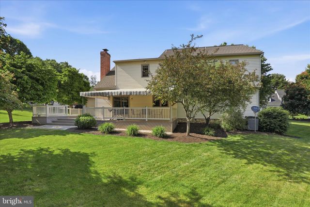 9 ROUND HOUSE DR, Lititz, PA 17543