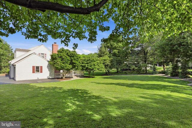 9 ROUND HOUSE DR, Lititz, PA 17543