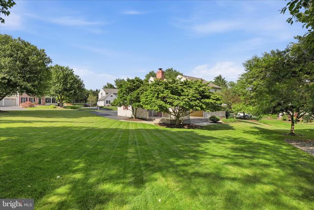 9 ROUND HOUSE DR, Lititz, PA 17543