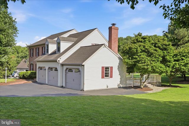 9 ROUND HOUSE DR, Lititz, PA 17543