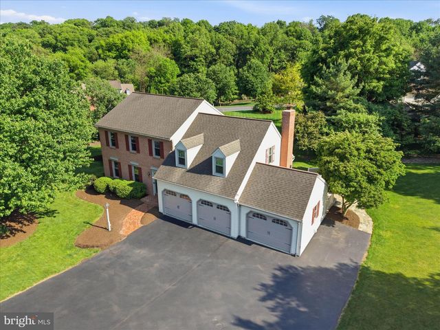 9 ROUND HOUSE DR, Lititz, PA 17543