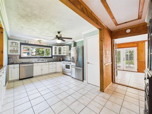 713 6th Street, San Leon, TX 77539