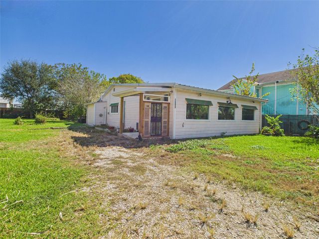 713 6th Street, San Leon, TX 77539
