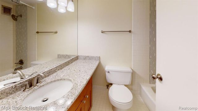 600 W Brown Street 309, Birmingham, MI 48009